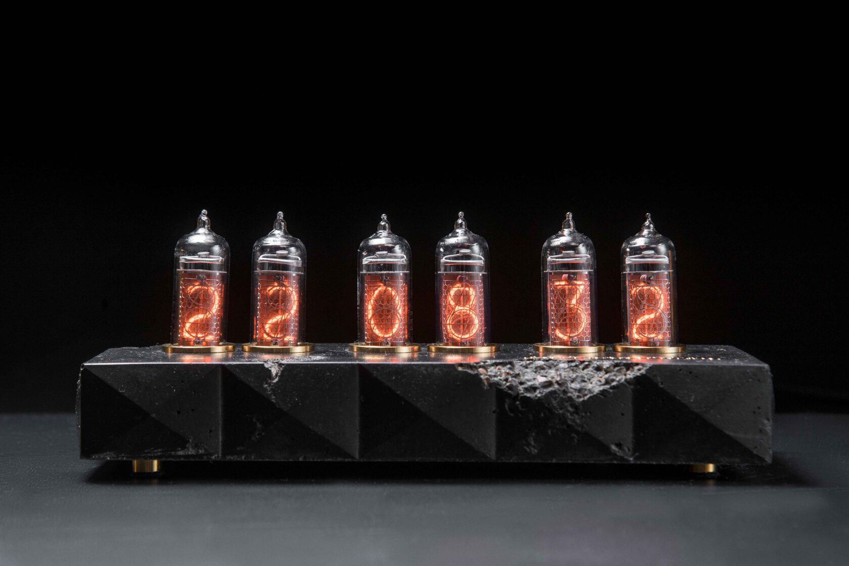 Saturn-C: Black Erosion nixie clock