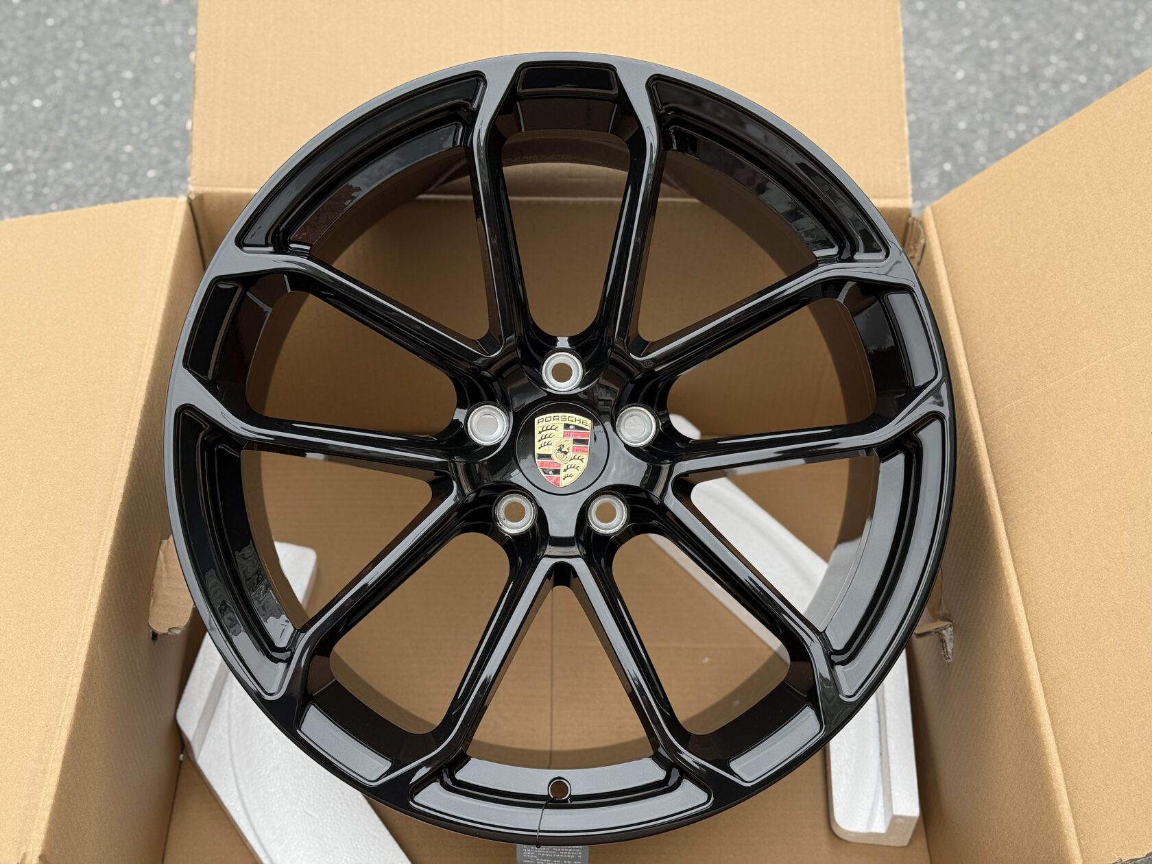 Porsche Macan - GT Design Platinum R19