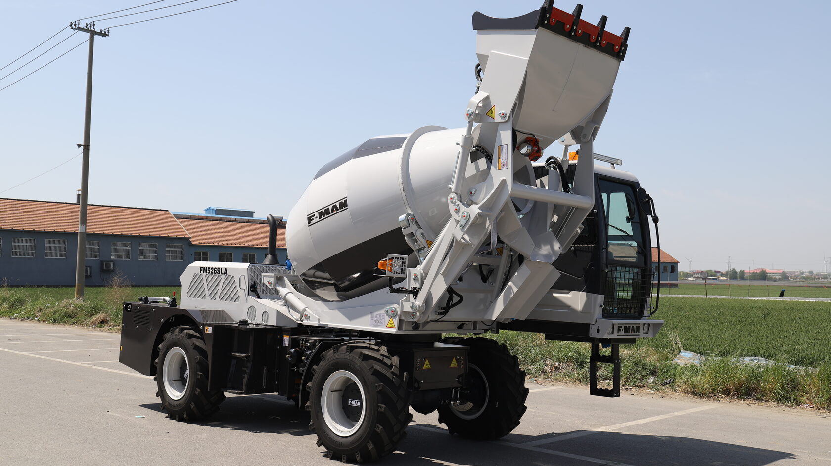 Самозагружающийся автобетоносмеситель FM526LSA