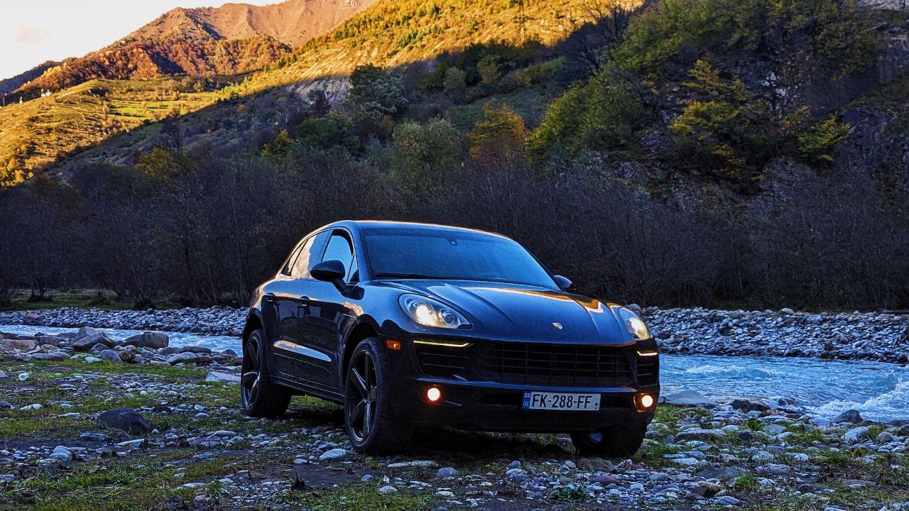 Porche Macan car rental in