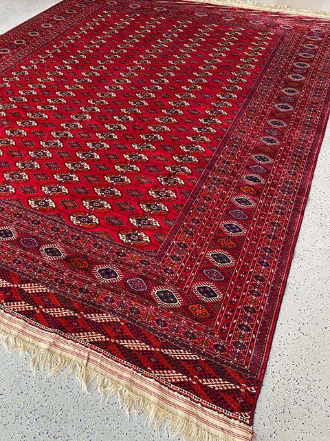 Текинский ковёр с туркменским. Antique Turkmen Tekke. Текинский ковер 19 век. Текинский ковер Кярван сарай.