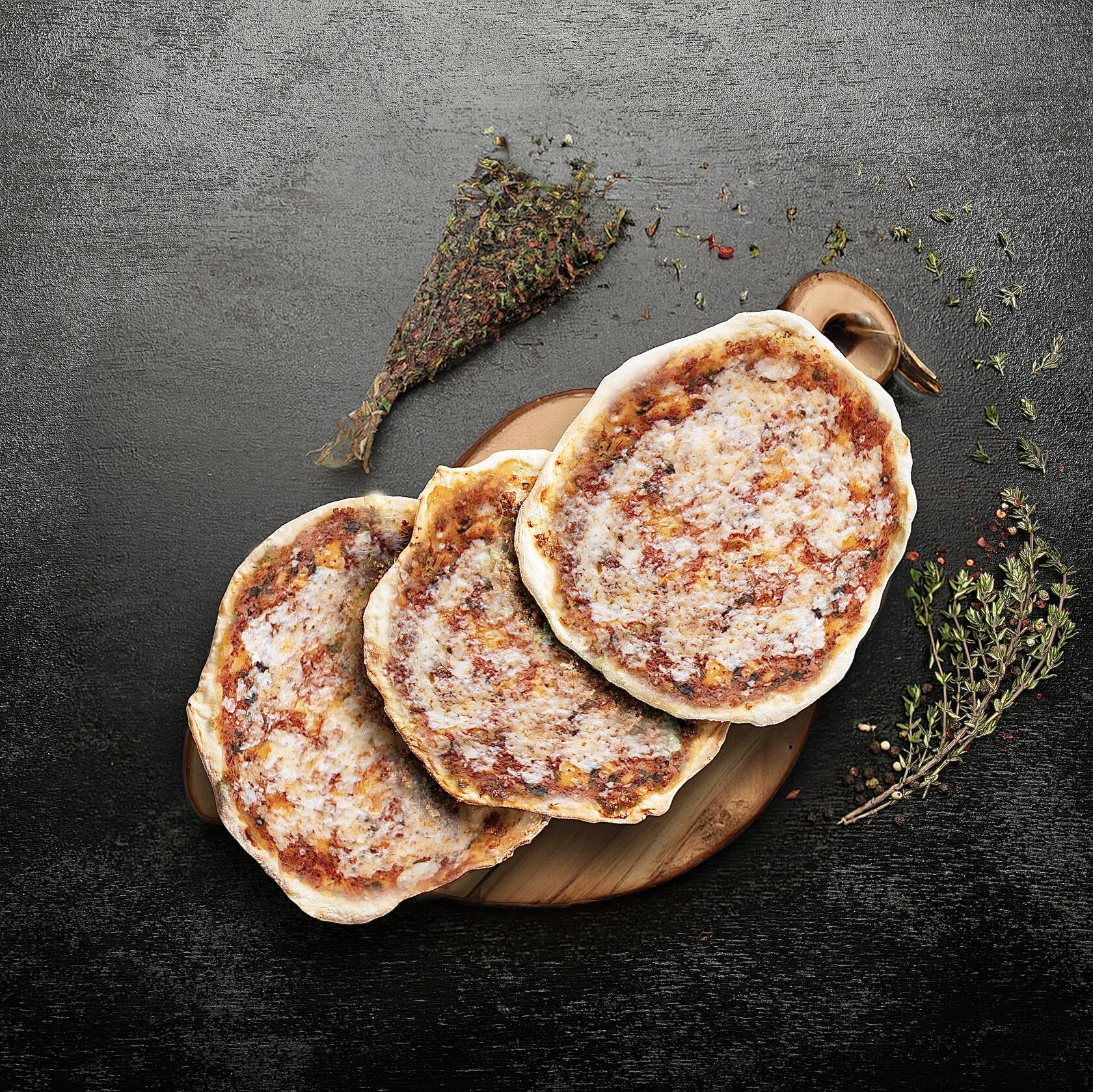 Ламаджо что это за блюдо. Армянская пицца ламаджо. Ламаджо Ереванский. Армянское блюдо ламаджо. Ламаджо сырный.