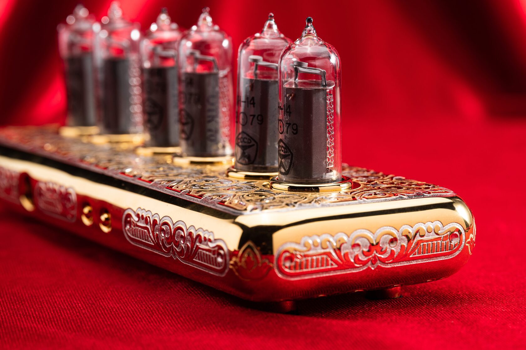 Deep Space 1: Heritage nixie clock, view 2