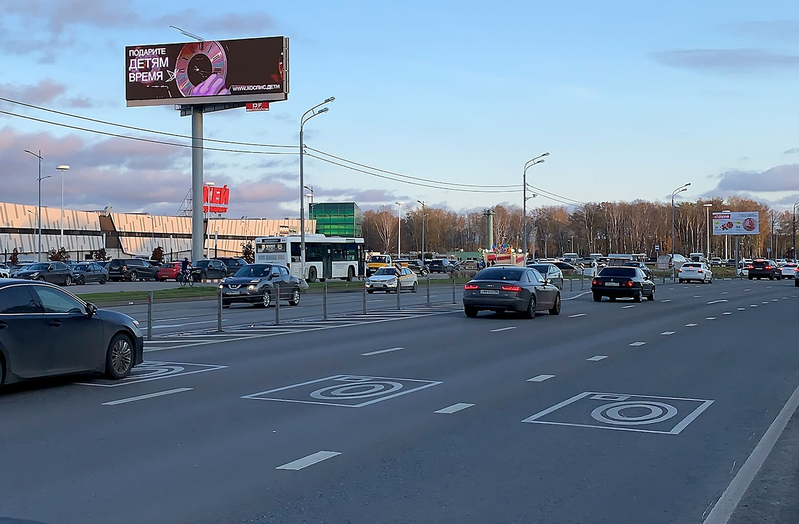 Перекресток пятницкое шоссе. Торговый центр Отрада Пятницкое шоссе. ТЦ Отрада Митино. ТЦ Пятницкий Пятницкое шоссе 43. ТП Отрада, 7-й км Пятницкого шоссе, владение 2.