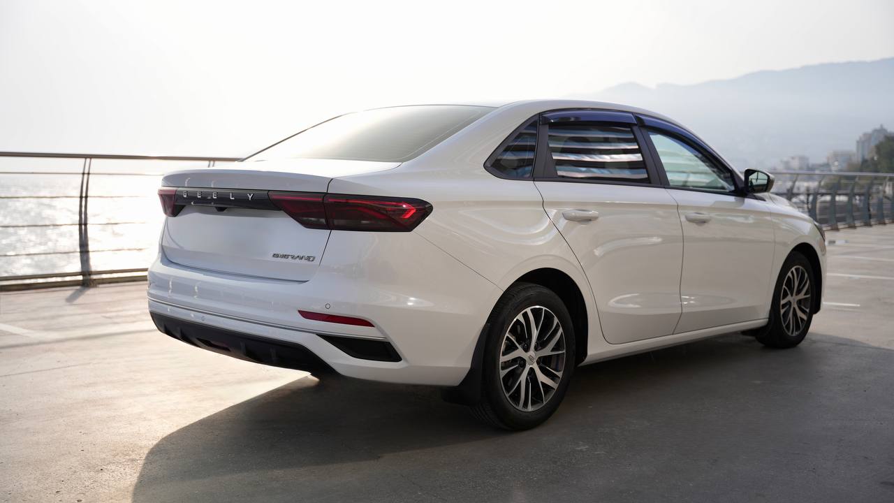 Geely Emgrand 2025, другой ракурс
