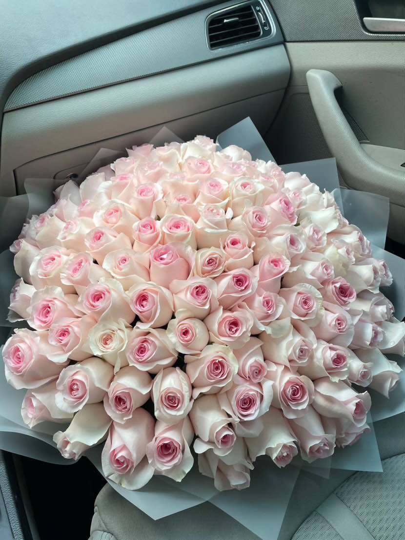 Bouquet of 101 red Ecuadorian roses LOVE