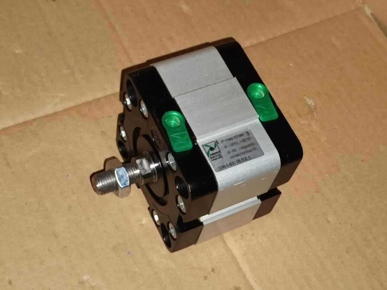 Компактный пневмоцилиндр PNEUMAX 1561.63.15.02.1