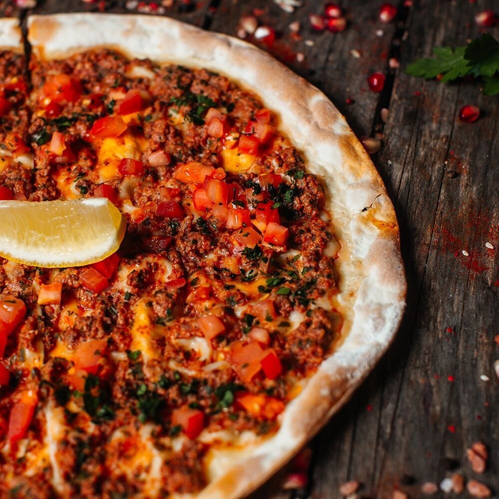 Лепешки ламаджо армянский. Ламаджо ламаджо это что такое. Лахмаджун армянский. Ламаджо армянский. Ламаджо армянский что это.