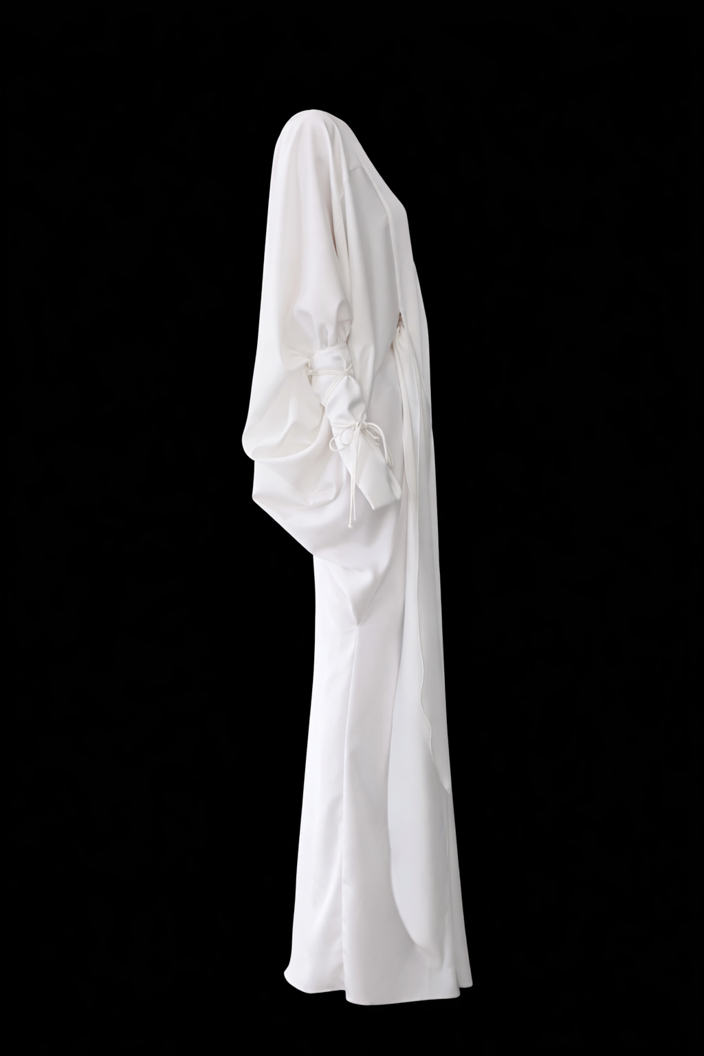 Платье, боковой ракурс на черном фоне