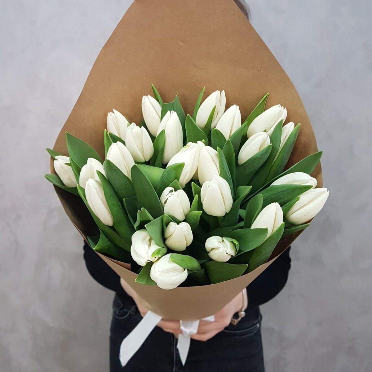 25 Белых тюльпанов