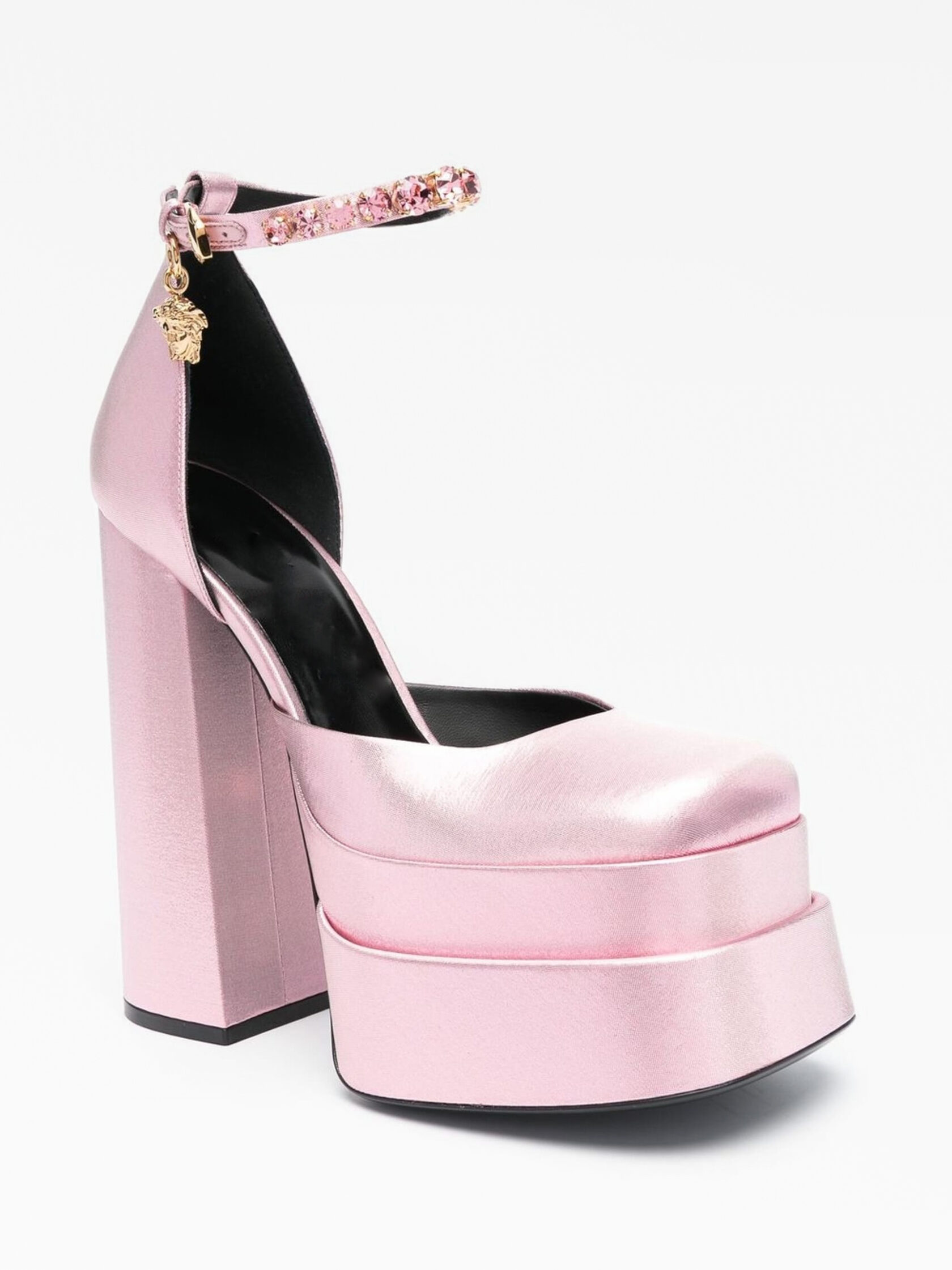 Versace platform heels. Туфли версаче вайлдберриз. Платформа версаче. Туфли версаче черные. Versace medusa aevitas platform pumps.