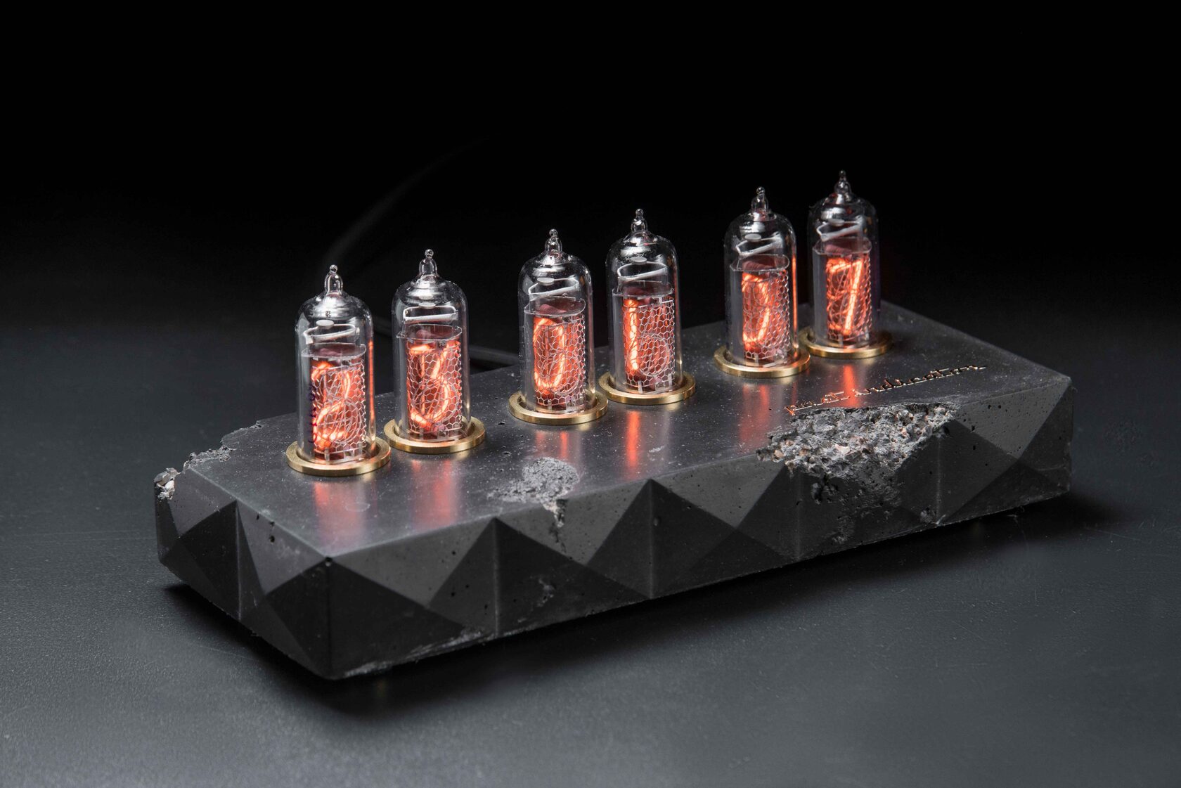 Saturn-C: Black Erosion nixie clock, view 2