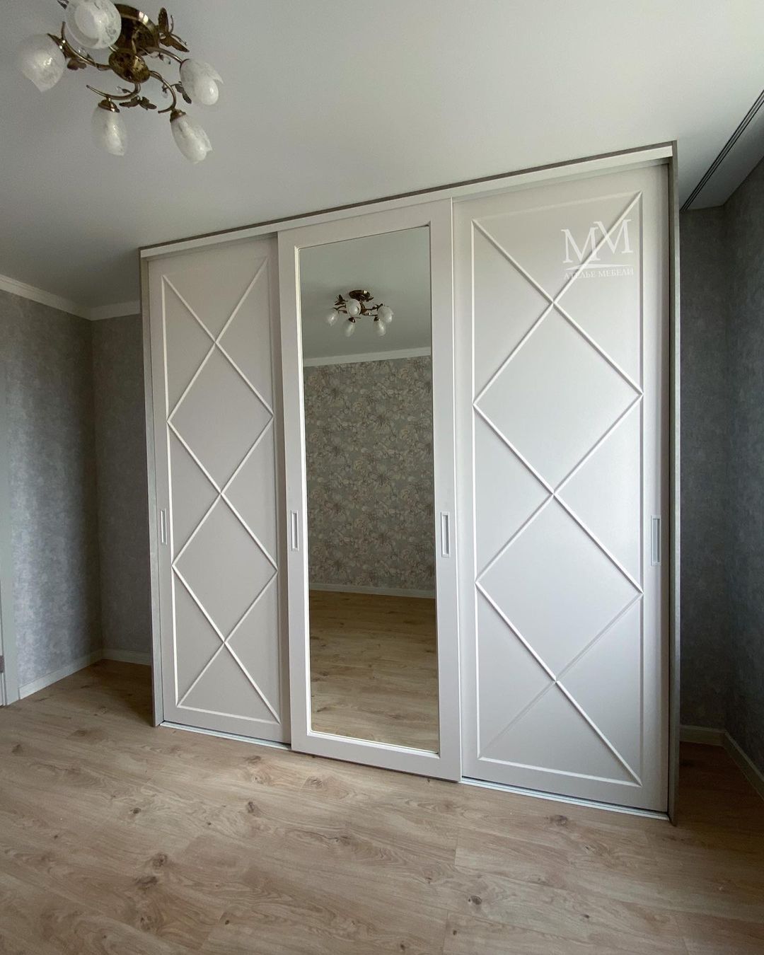 Встроенный шкаф купе с системой Nova