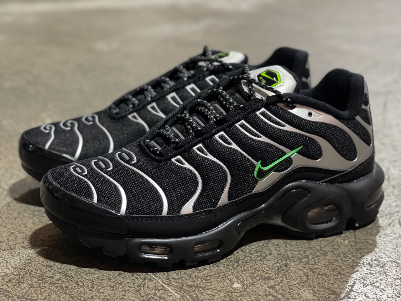 Nike Air Max Plus Black Silver Green Strike
