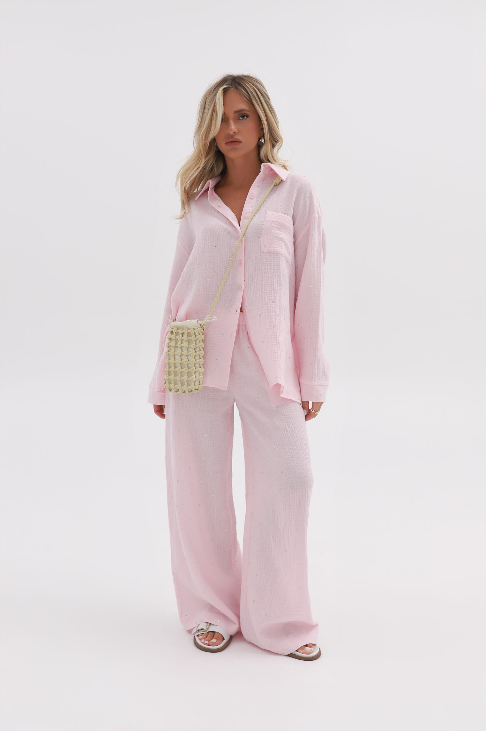 Комплект из муслина со стразами в розовом цвете