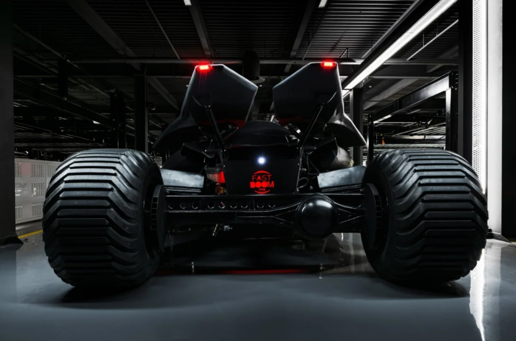 Машина бэтмобиль. Машина Batmobile 2018. Бэтмобиль в Москве. Batmobile машина настоящая. Ep,trvj,BKM.