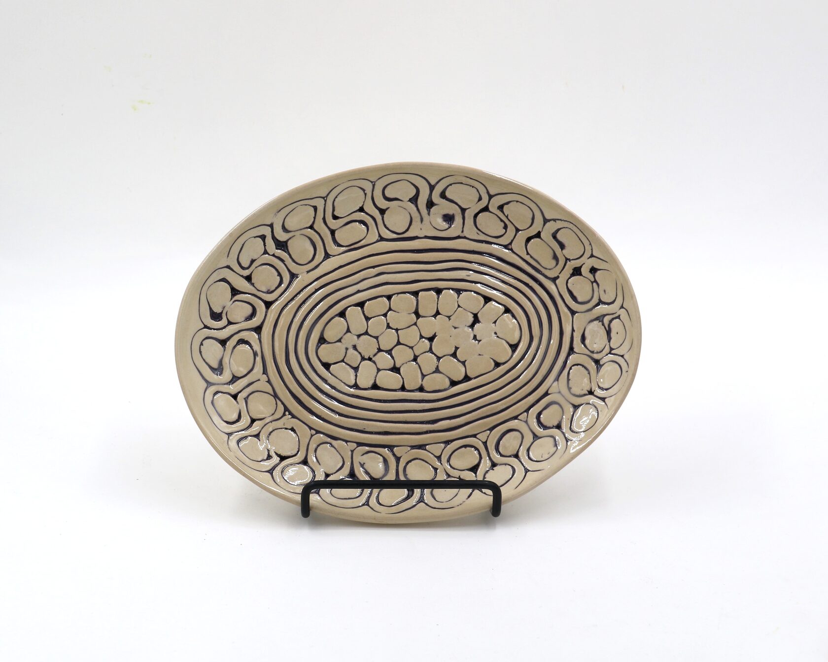 Керамическая тарелка ручной работы