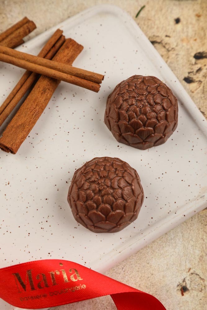 Конфета кофейно-карамельная в молочном шоколаде