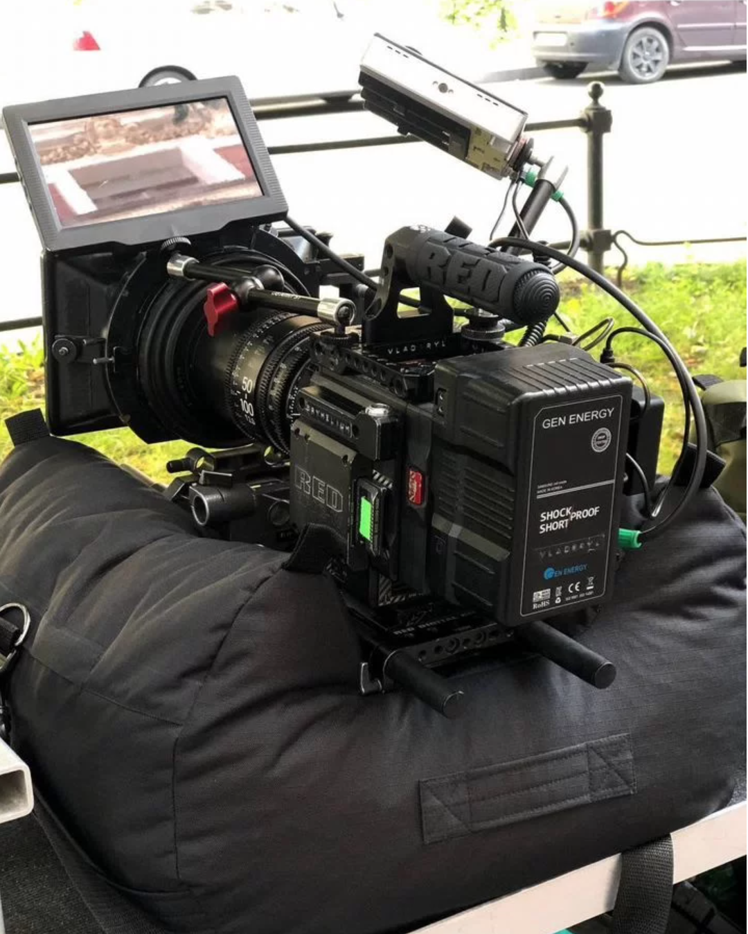 Камера RED на упоре Cinesaddle XL