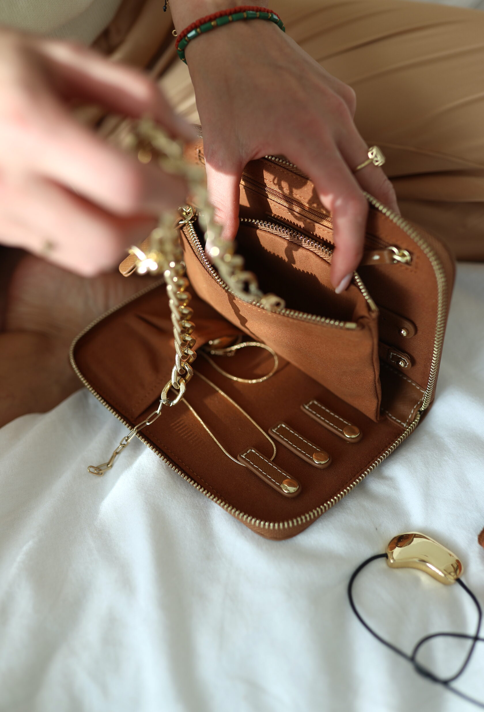 Средний холдер для украшений из натуральной кожи купить