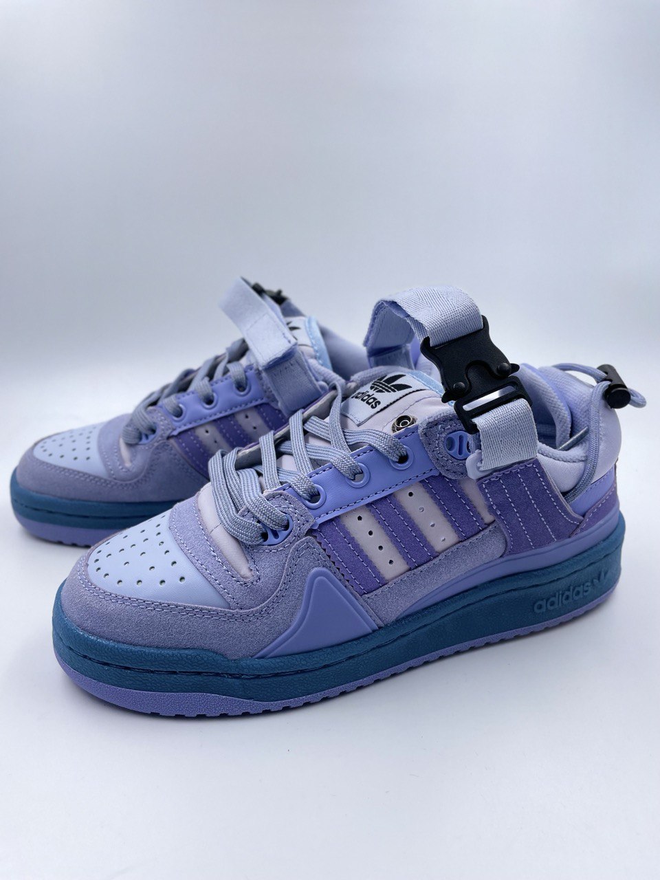 Кроссовки Bad Bunny x adidas forum Buckle Low. Кроссовки адидас бэд Банни. Nike Air Force 1 Royal Blue. Bad Bunny x adidas forum.