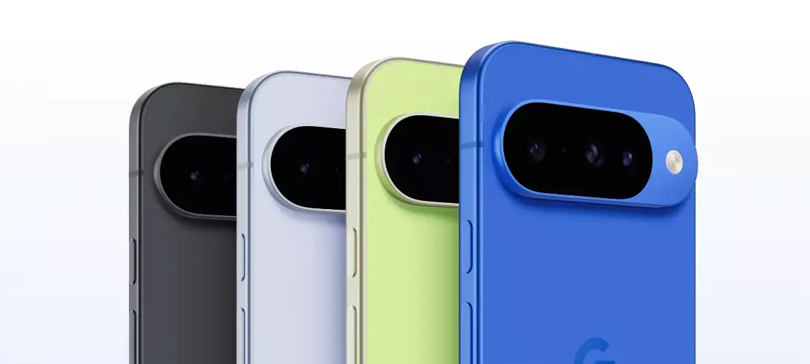 Смартфон Google Pixel 10 в цвете Obsidian на фоне природы. Яркий экран Super Actua OLED и стильный корпус.