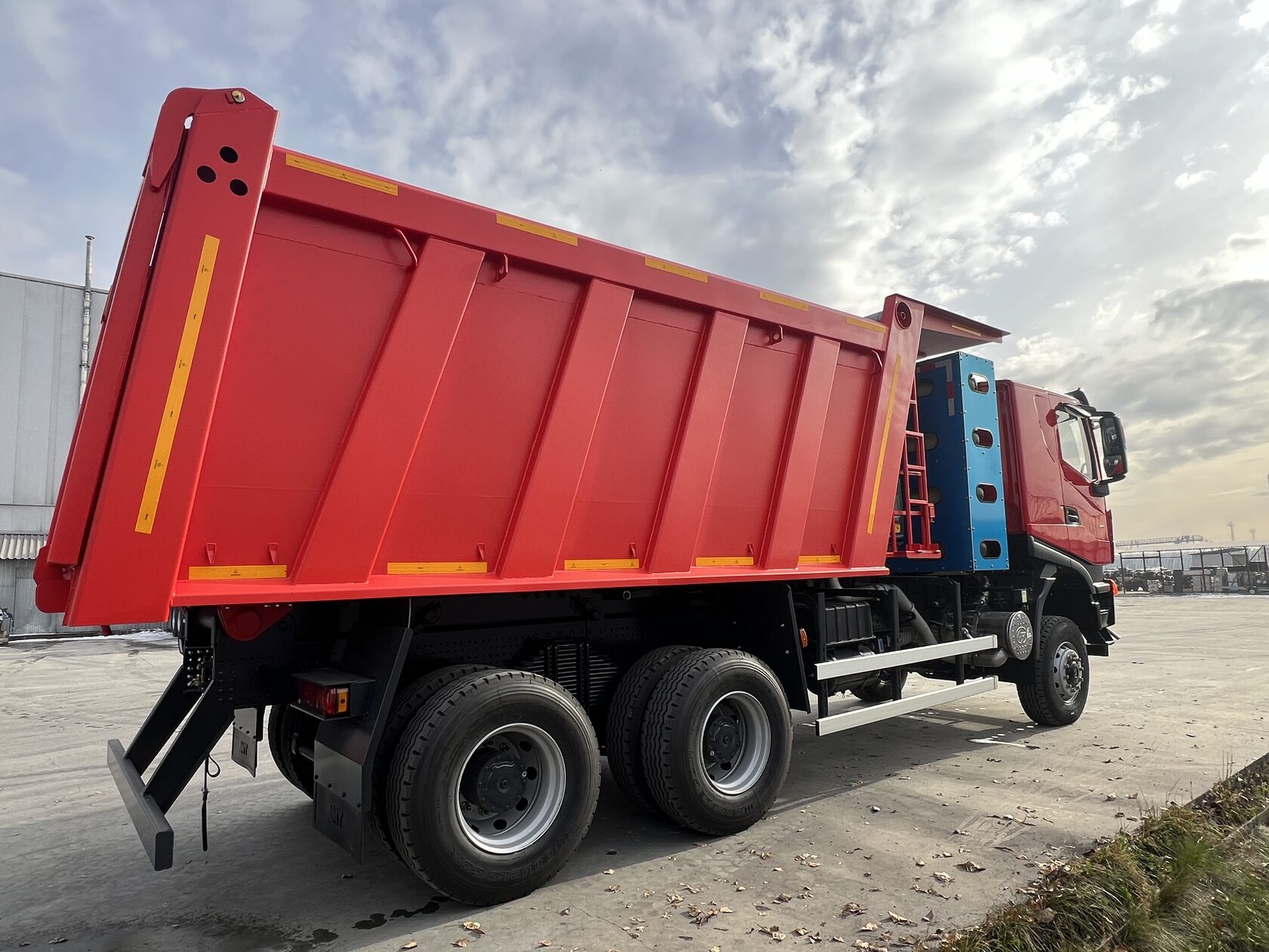 Самосвал АМТ 658910 6х6 на метане CNG