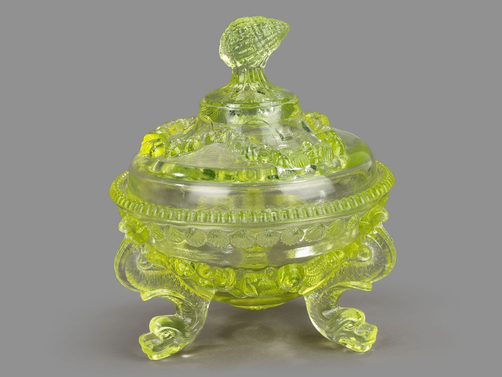 Прессованная сахарница из уранового стекла, 1898