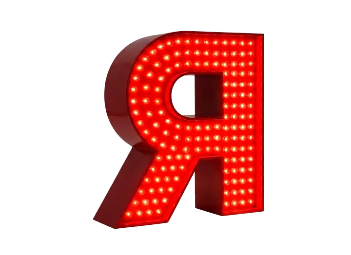 Красная объёмная буква «Я» с&nbsp;открытыми LED-пикселями