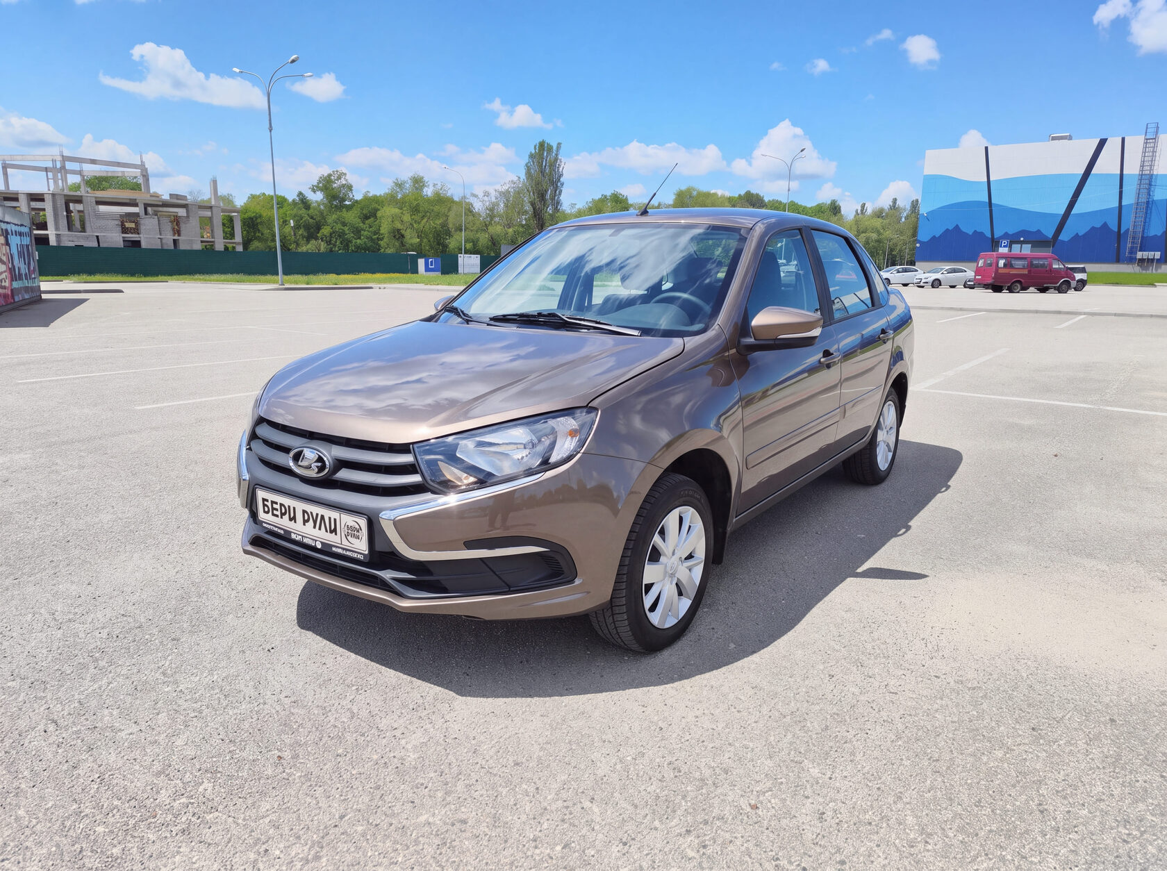 LADA Granta в цвете золотисто-коричневый Кориандр
