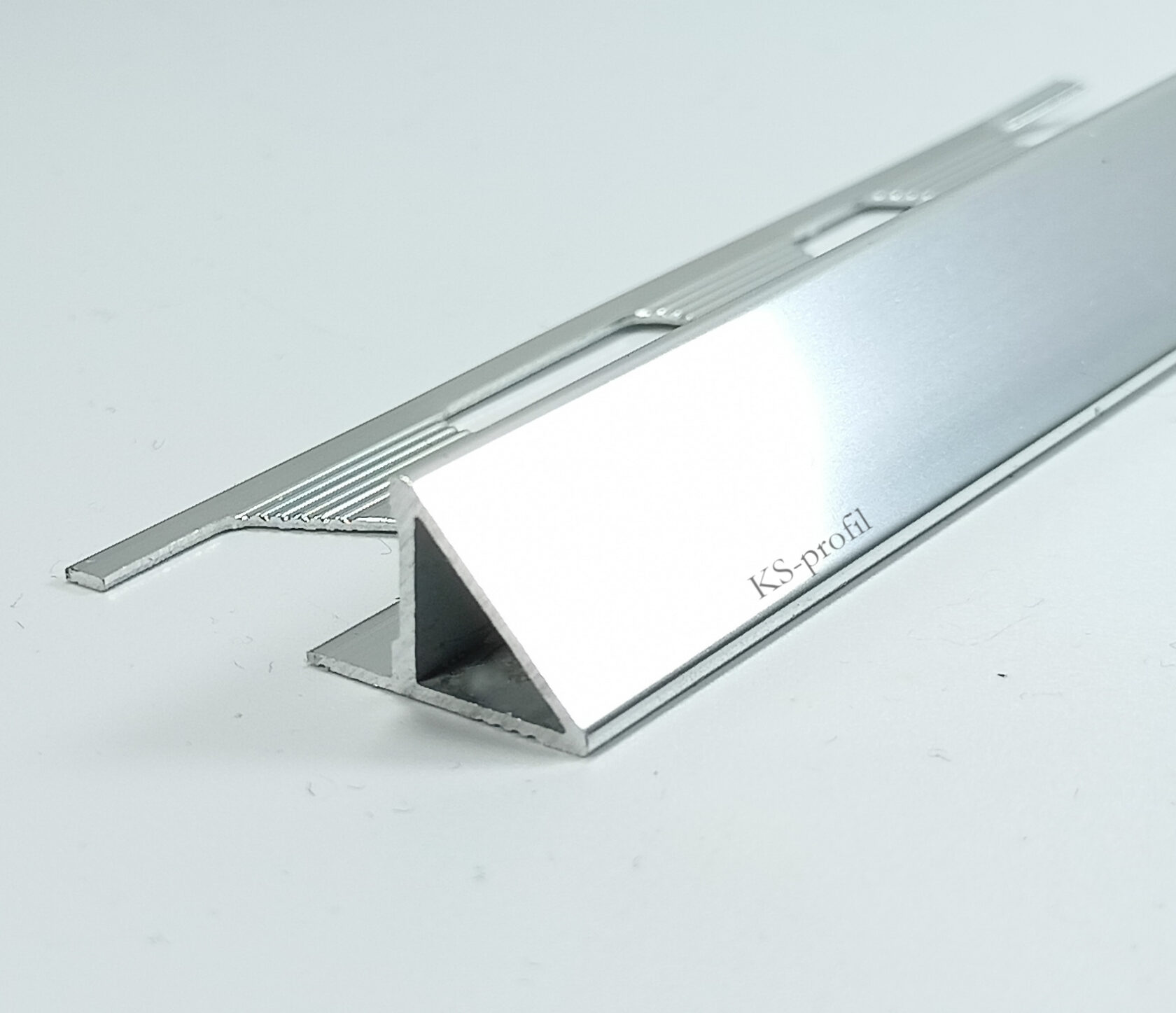 Профиль треугольный алюминиевый для плитки