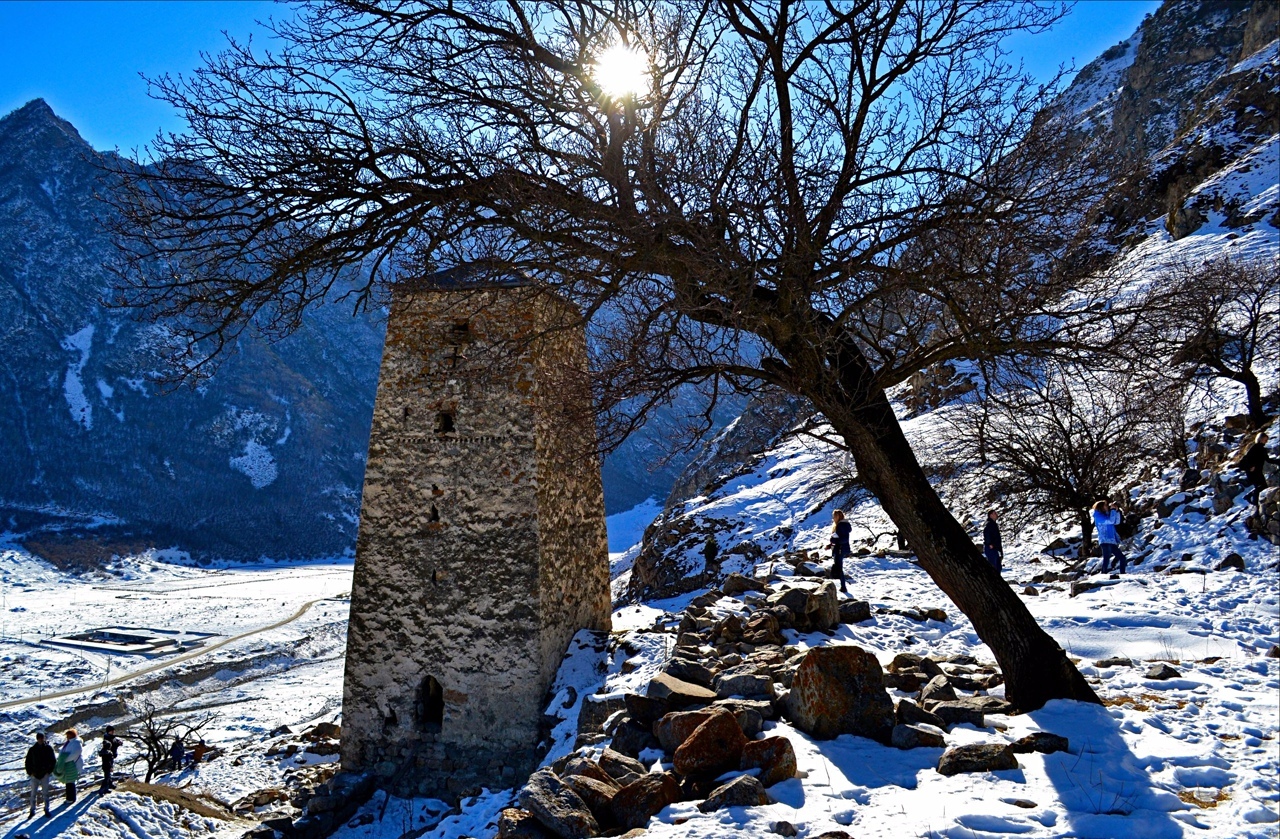 Башня Абаевых верхняя Балкария зимой
