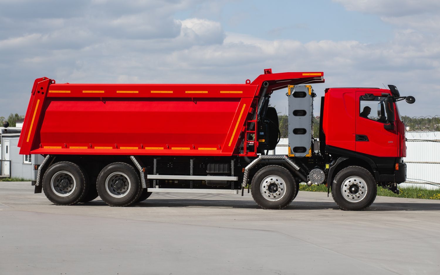 Самосвал АМТ 758901 8х4 на метане CNG