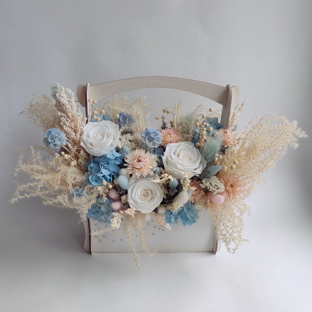 Сухоцветы деревянном ящике Дыхание нежности