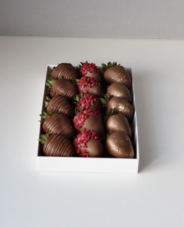 Сублимированная клубника в шоколаде. Клубника в шоколаде набор. Сублимированная клубника в шоколаде. Сублимированная клубника в шоколаде. Клубника в шоколаде москва с доставкой.