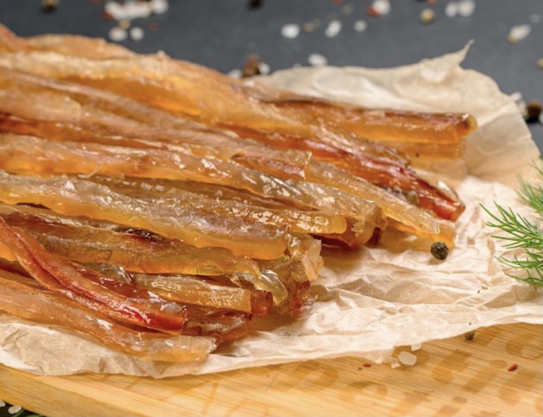 Форель янтарная вяленая. Лосось вяленый соломка. Копчено вяленая. Копчено вяленая. Соломка сома вяленая купить.