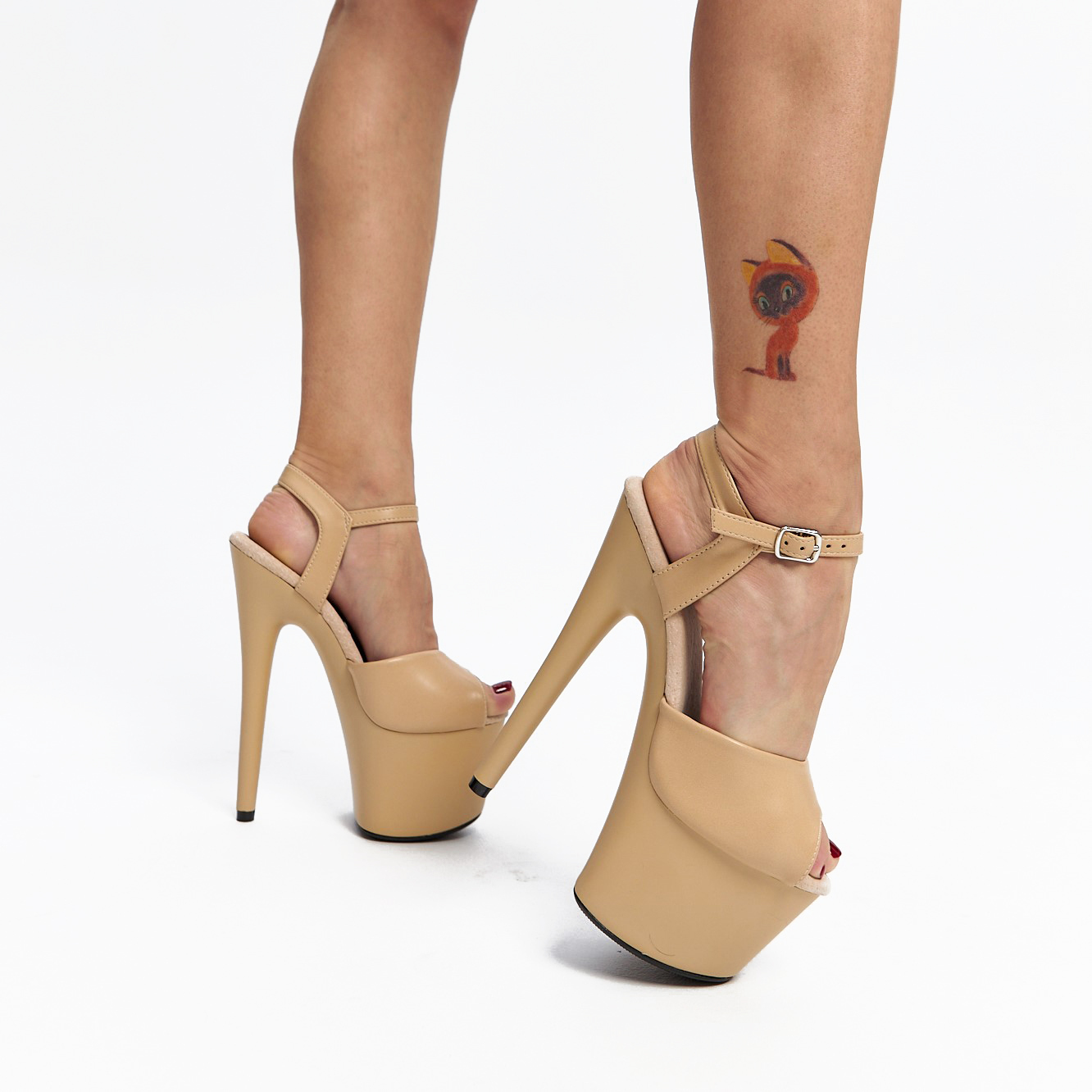 High heels (хай-хиллс). Стрипы хай хилс. Хилсы обувь на каблуке. Стрипы тройки pleaser босоножки. Бежевые стрипы на девушке.