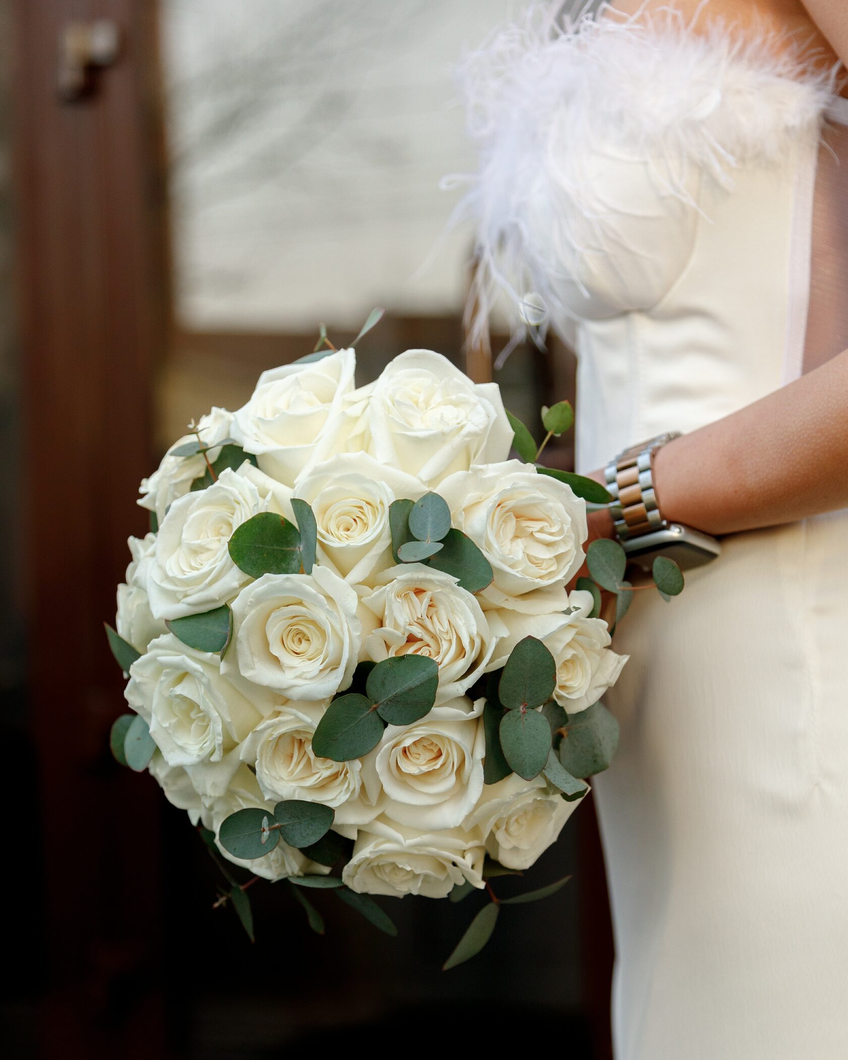 Свадебный букет с розами и эвкалиптом (130)