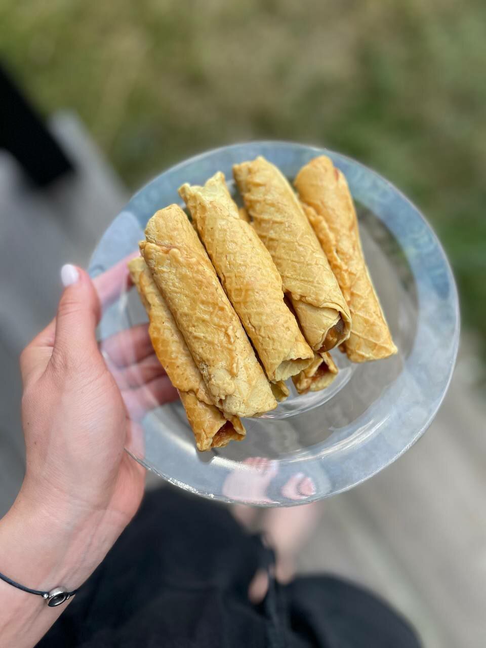 Производство вафель. Работа вафли. Венские вафли на кефире в электровафельнице. Электровафельница для венских вафель. Производство вафель.