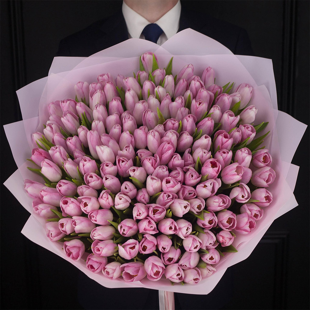 Букет из 151 тюльпана. Белые и розовые тюльпаны букет. Бело розовые тюльпаны. Тюльпаны розовый в букете 21 шт.
