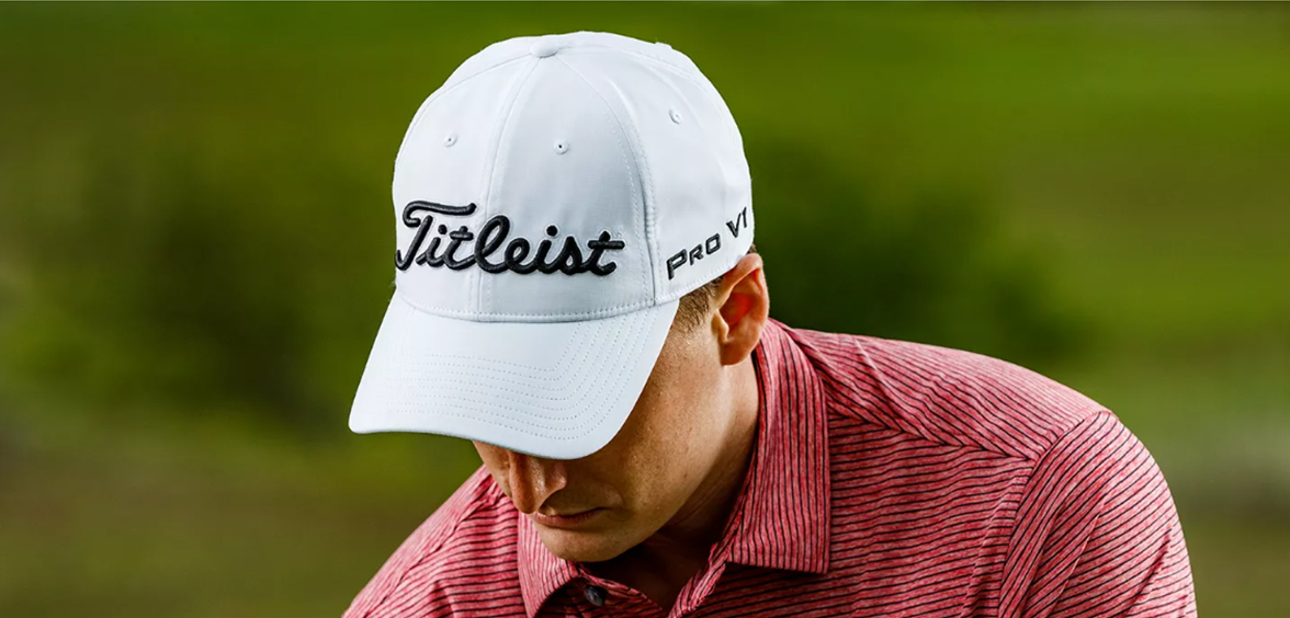 Гольфист в кепке