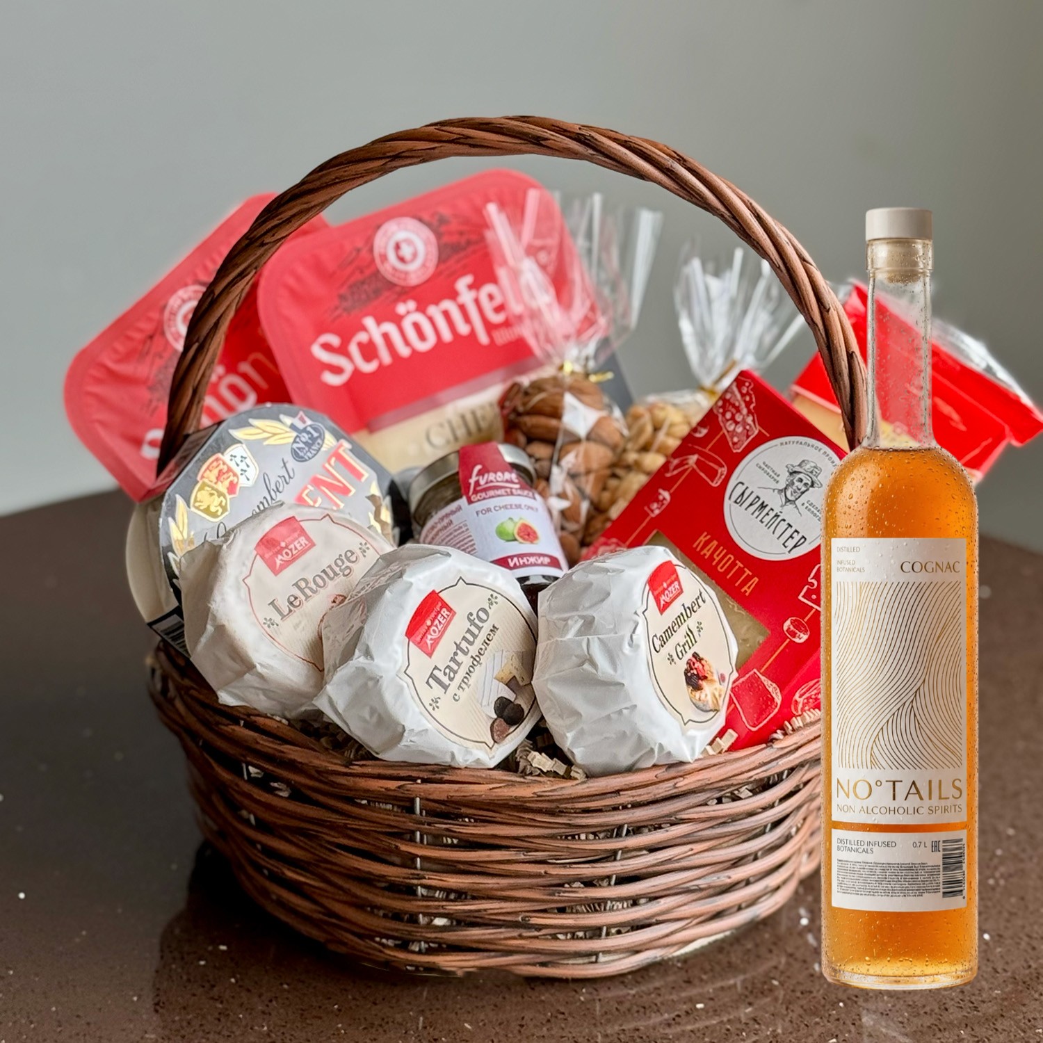 Подарочная корзина с безалкогольным напитком 0% "Сенатор" со вкусом коньяка