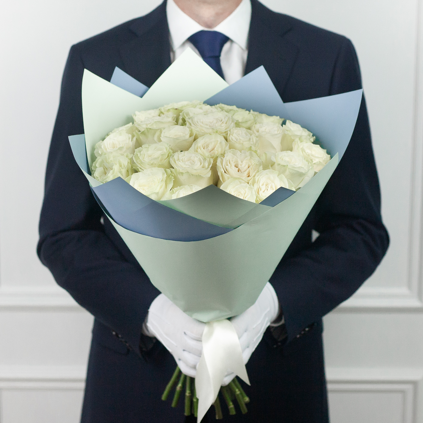 Bouquet of 25 white Ecuadorian roses