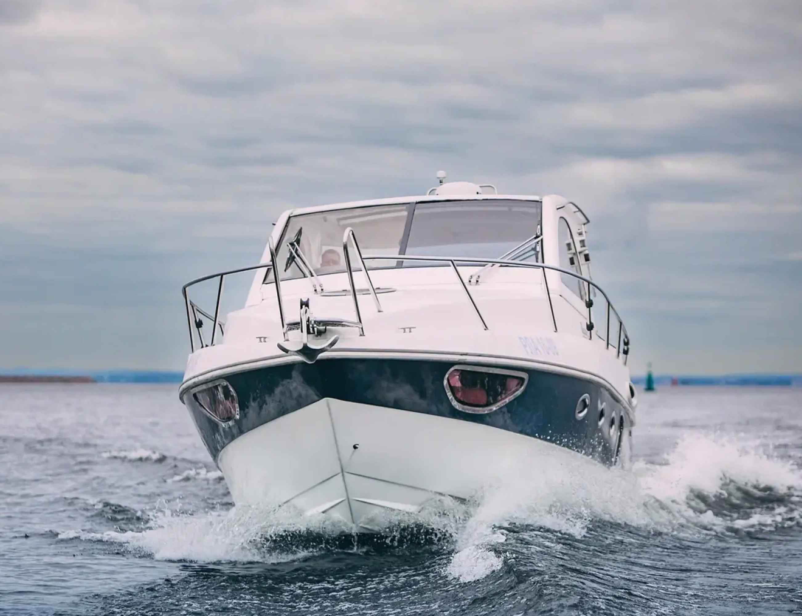 Азимут яхта спб. Прогулочный катер в питере. Снять нт. Beneteau monte carlo 32. Носовая каюта бавария 44 vision.