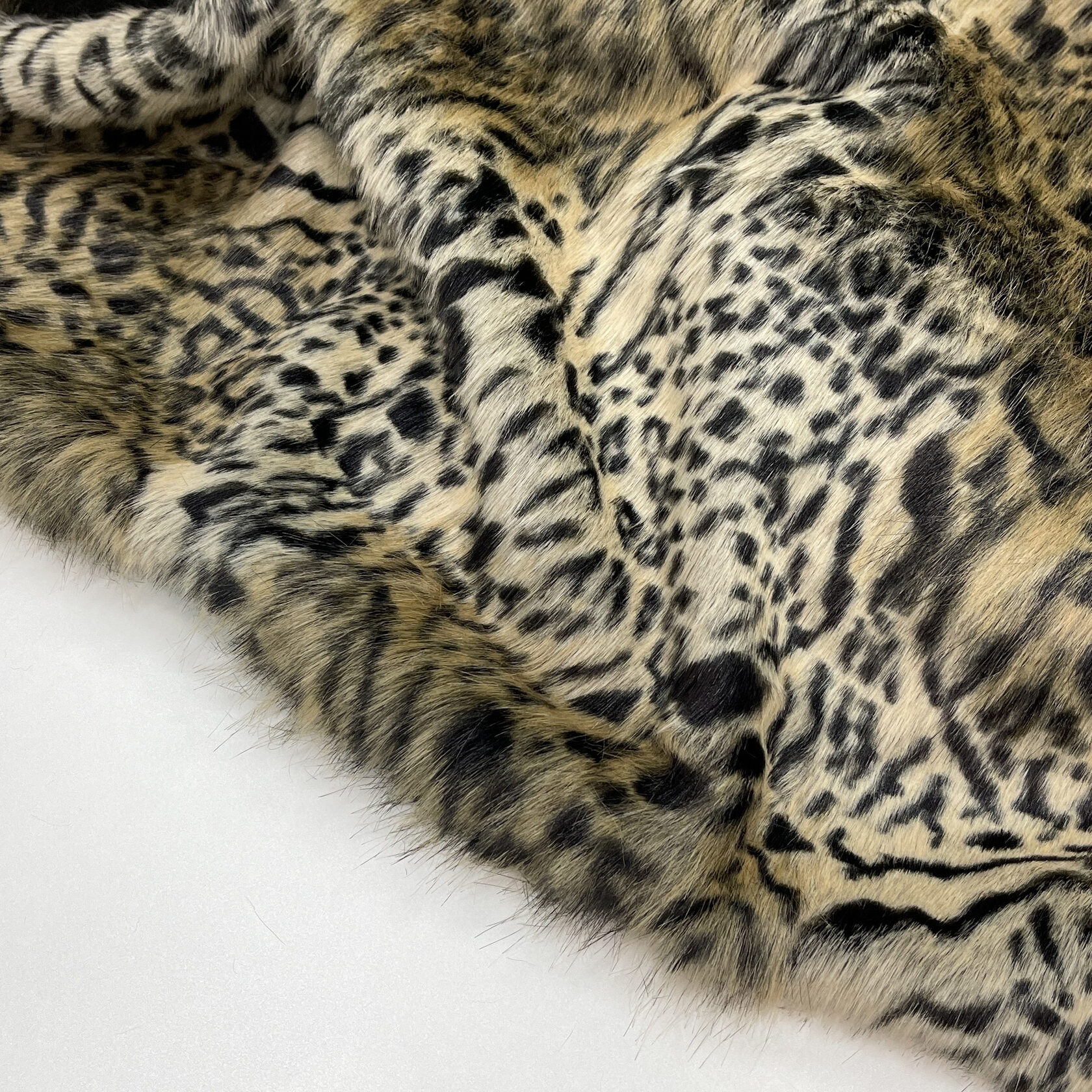 Шиншилла tissavel. Искусственный мех шерпа. Мех мериноса на трикотажной основе (70% овчина, 30% хлопок). Овечья шерсть 80% лавсан мех. Клеевой искусственный мех.