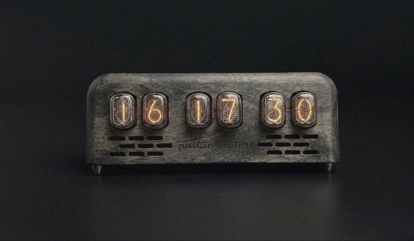 Atmosfera: Tinted Oak nixie clock, view 2