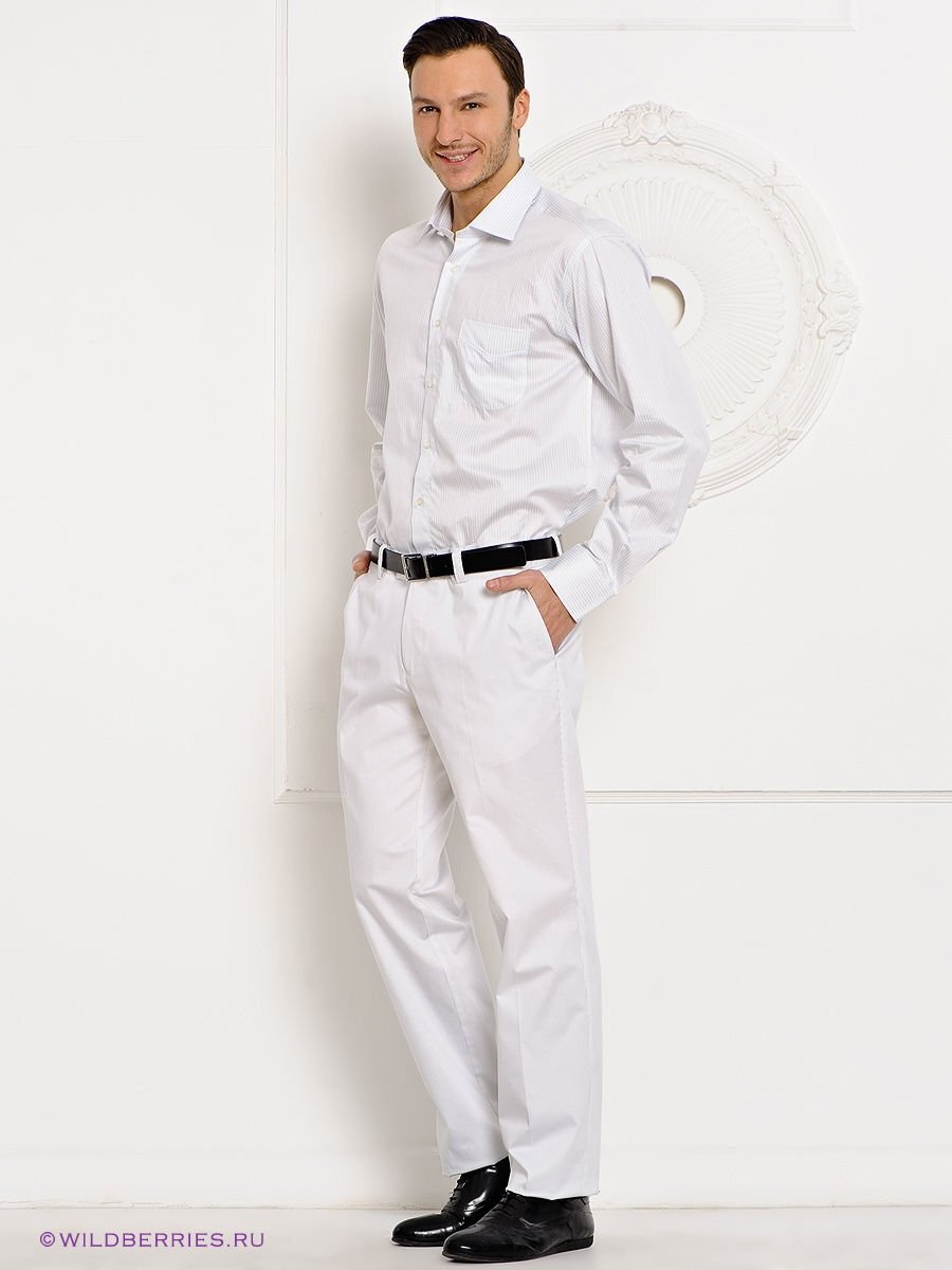 Белая рубашка и белые брюки