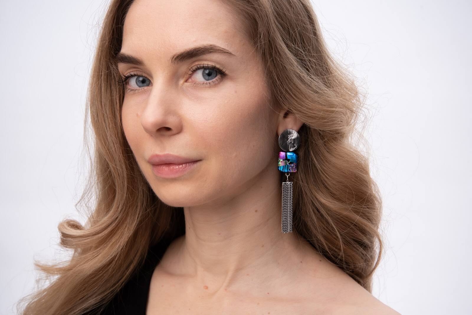 Оригинальные серьги-гвоздики из дихроичного стекла