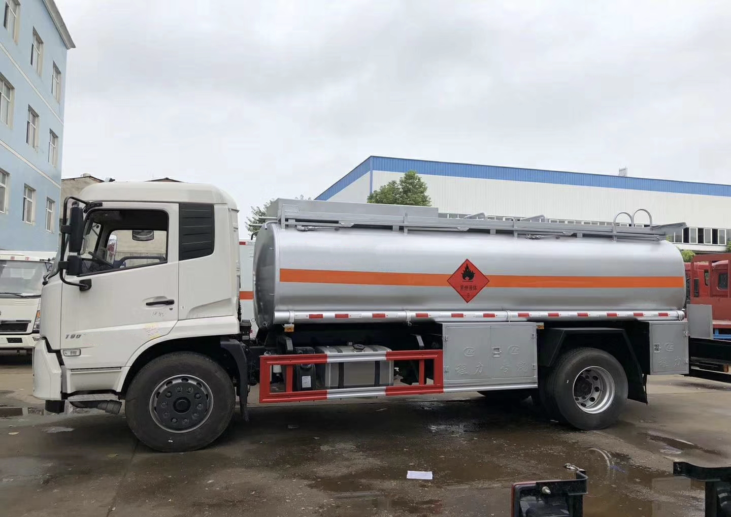 Автоцистерна 14м³ (4×2)