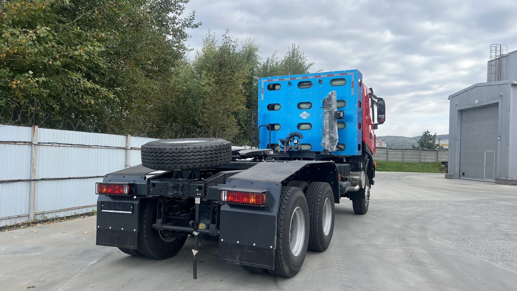 Седельный тягач АМТ 638910 на метане (CNG) 6x6
